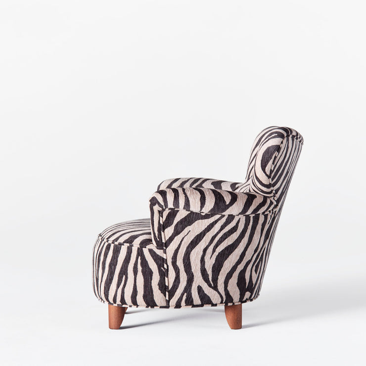 Lenestolen Elias Armchair Zebra fra Dusty Deco, sett fra siden