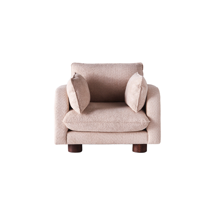 Miles Armchair Boucle Beige fra Dusty Deco.
