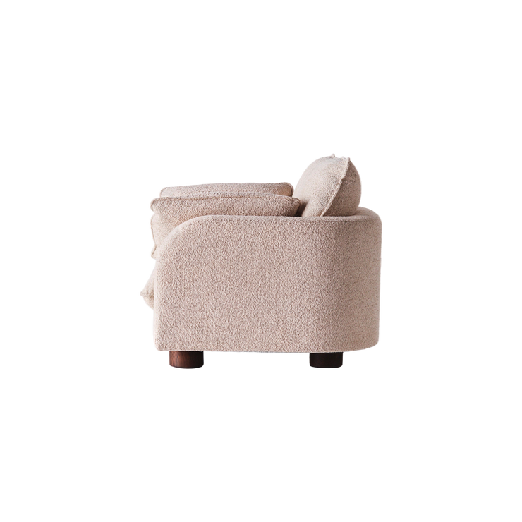 Miles Armchair Boucle Beige fra Dusty Deco.