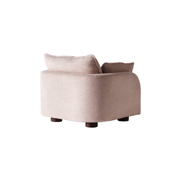 Miles Armchair Boucle Beige fra Dusty Deco.