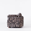 Miles Loveseat Zebra fra Dusty Deco: Er du ute etter et visuelt slående og superkomfortabelt møbel vil dette være et særlig godt valg! 