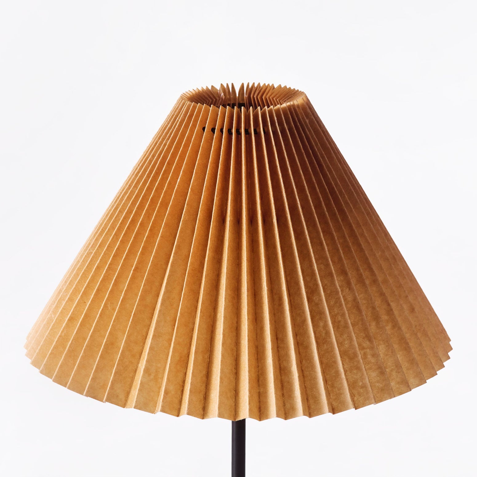 Plissert sennepsgul skjerm, Geraldine fra Dusty Deco