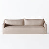 Sofaen Dolores fra Dusty Deco i tekstilet Tango Reloaded i sandfargen 094. 