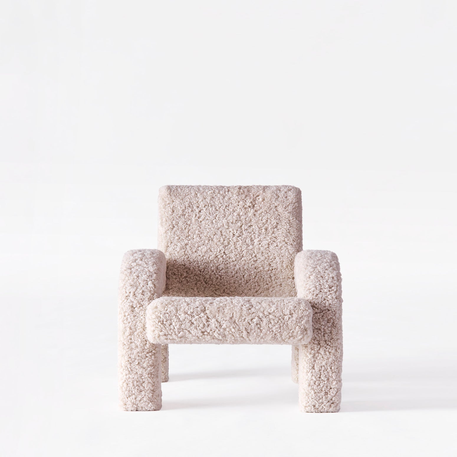 Lenestol Arco small fra Dusty Deco i lys beige saueull