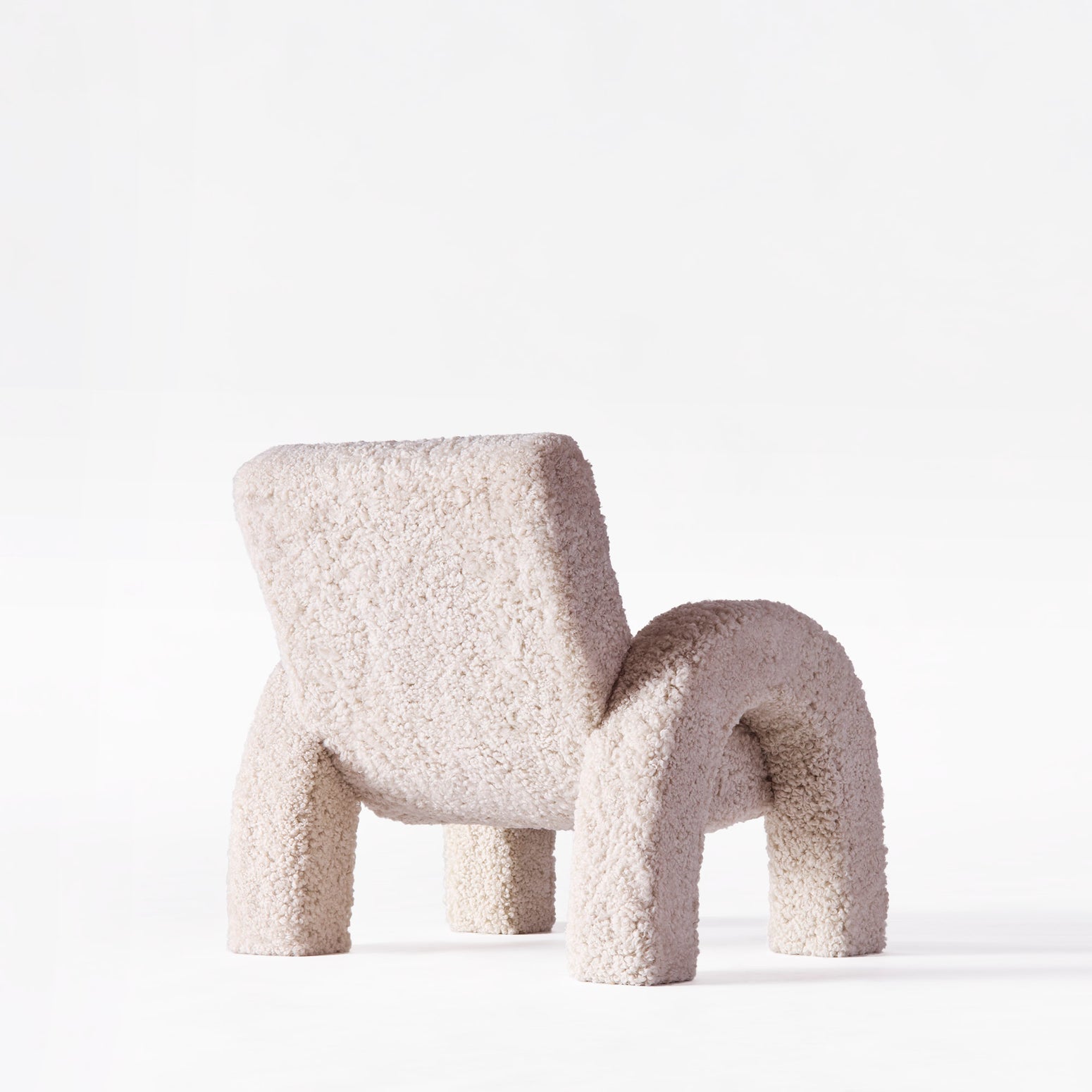 Lenestol Arco small fra Dusty Deco i lys beige saueull