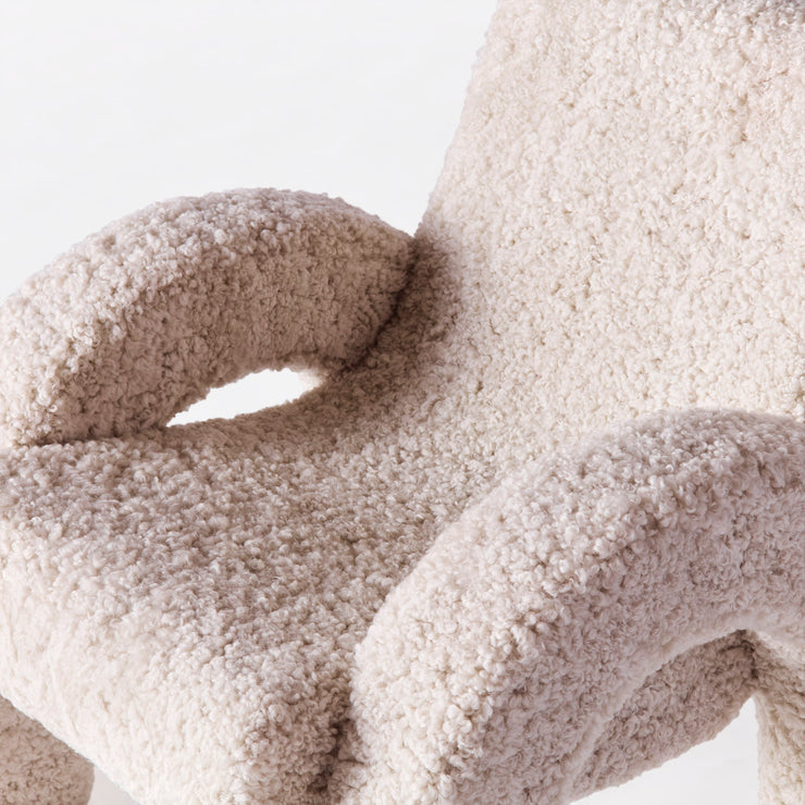 Lenestol Arco small fra Dusty Deco i lys beige saueull, 09 Moonlight fra Skandilock 