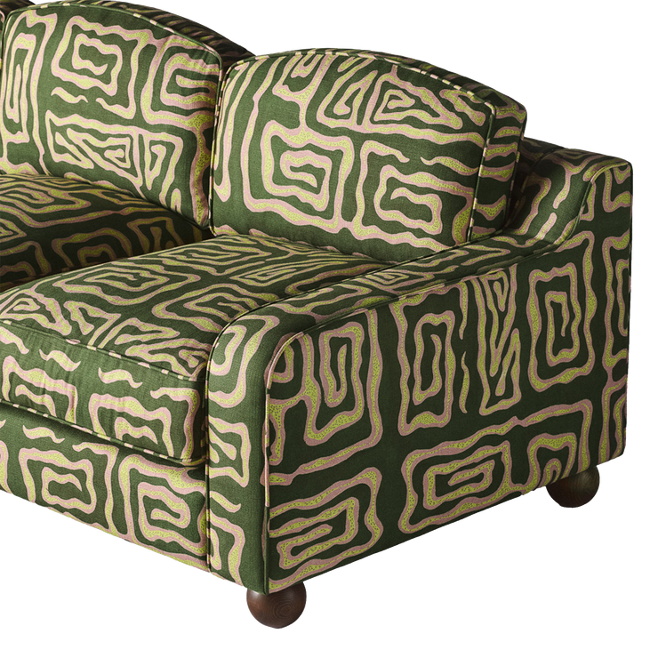 Sofa Lola Beaten Track i Green / grønn fra Dusty Deco.