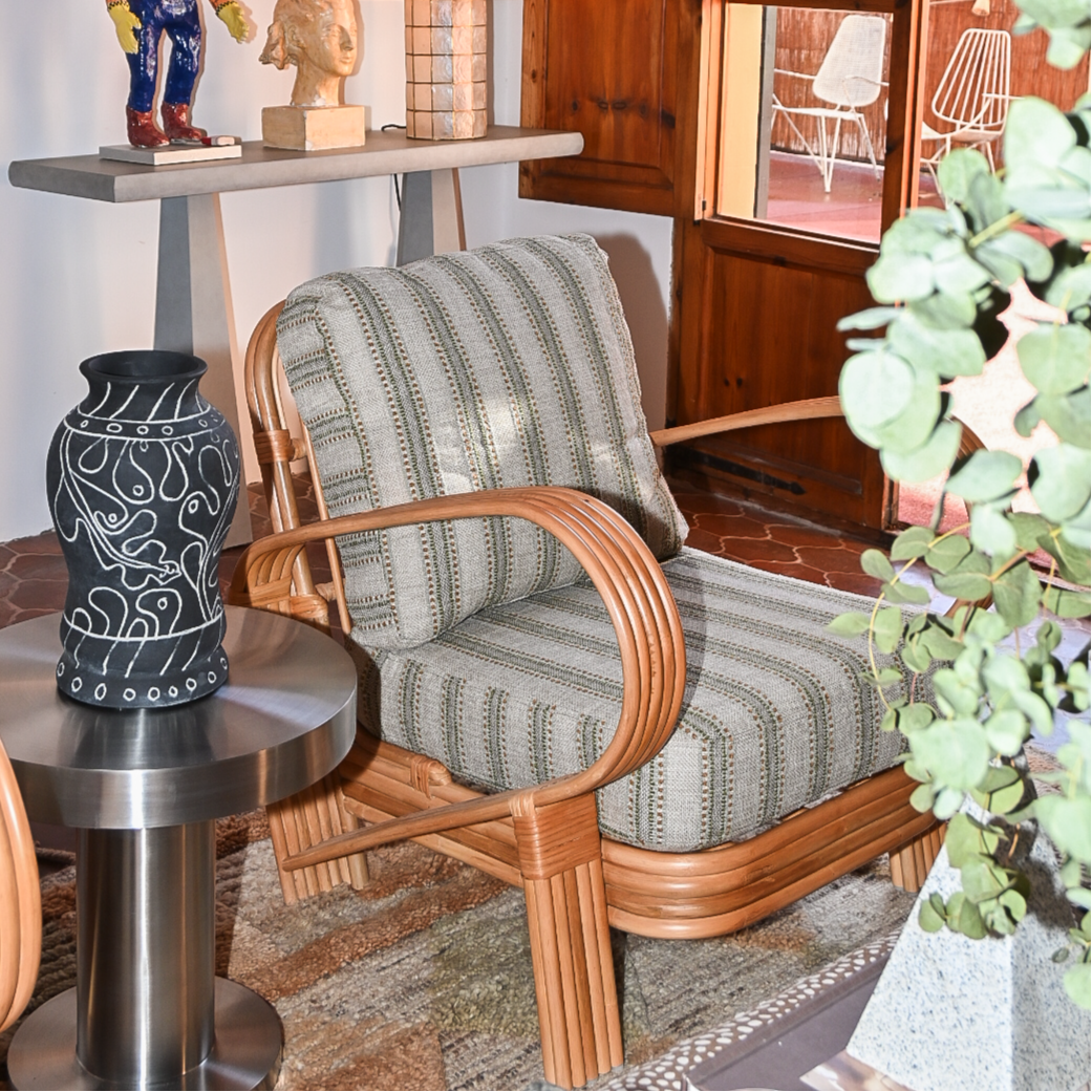 Lenestolen Bamboo Lounge Chair fra Dusty Deco med puter i grønt tekstil