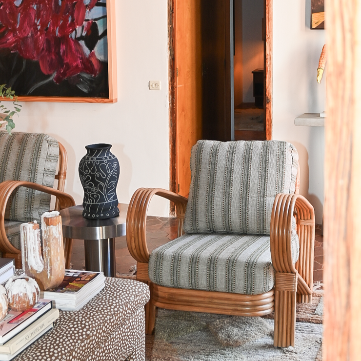 Lenestolen Bamboo Lounge Chair fra Dusty Deco med puter i grønt tekstil