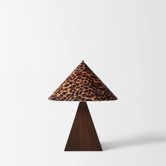 Bordlampe Pyramid Small Leopard fra DustyDeco