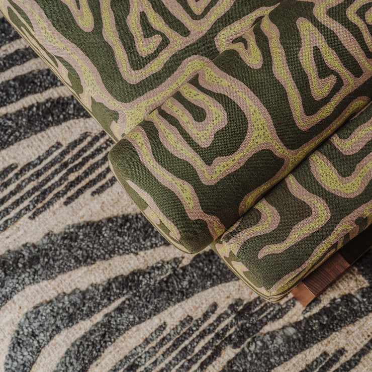 Dagseng V Daybed Beaten Track i Green / grønn fra Dusty Deco.