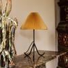 Bordlampe Geraldine fra Dusty Deco. Vi liker så godt det vintageinspirerte uttrykket.