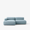 Sofa 2-seter med sjeselong Develius Mellow fra &tradition i tekstilet Cifrado 741 (prisgruppe 4). 
