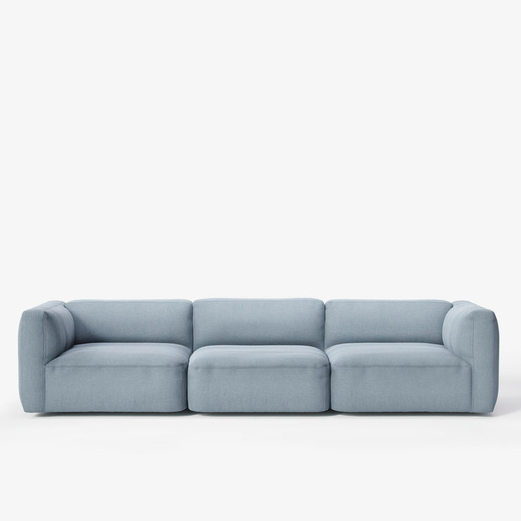 Sofa 3-seter Develius Mellow fra &tradition i tekstilet Cifrado 741 (prisgruppe 4). Denne har armlene med høyde 72 cm.