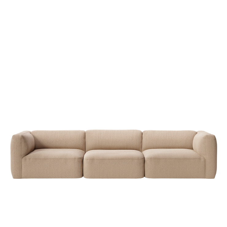 3-seteren, også kalt konfigurasjon D, kommer med enten uformelt lave armlener eller med mer edgy, høye armlener (som vist her). Ellers er sofaen lav, som er noe av det som gjør den deilig loungete, og den løftes kun såvidt fra gulvet med svarte treben. Sofaen Develius Mellow kommer også med avtagbart trekk for å sikre lang levetid. Du kan altså enkelt bytte trekk med tiden, om du vil! 