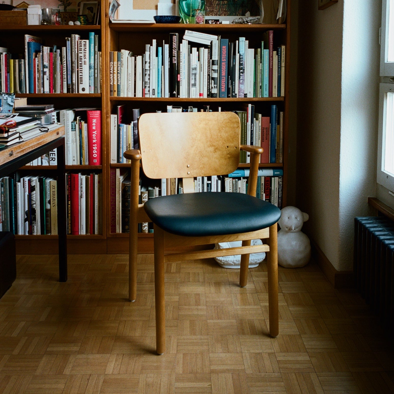 Domus fra Artek kan også bestilles med kun polstret sete. Send oss en mail til hello@oslodeco.no, så hjelper vi deg med bestilling.