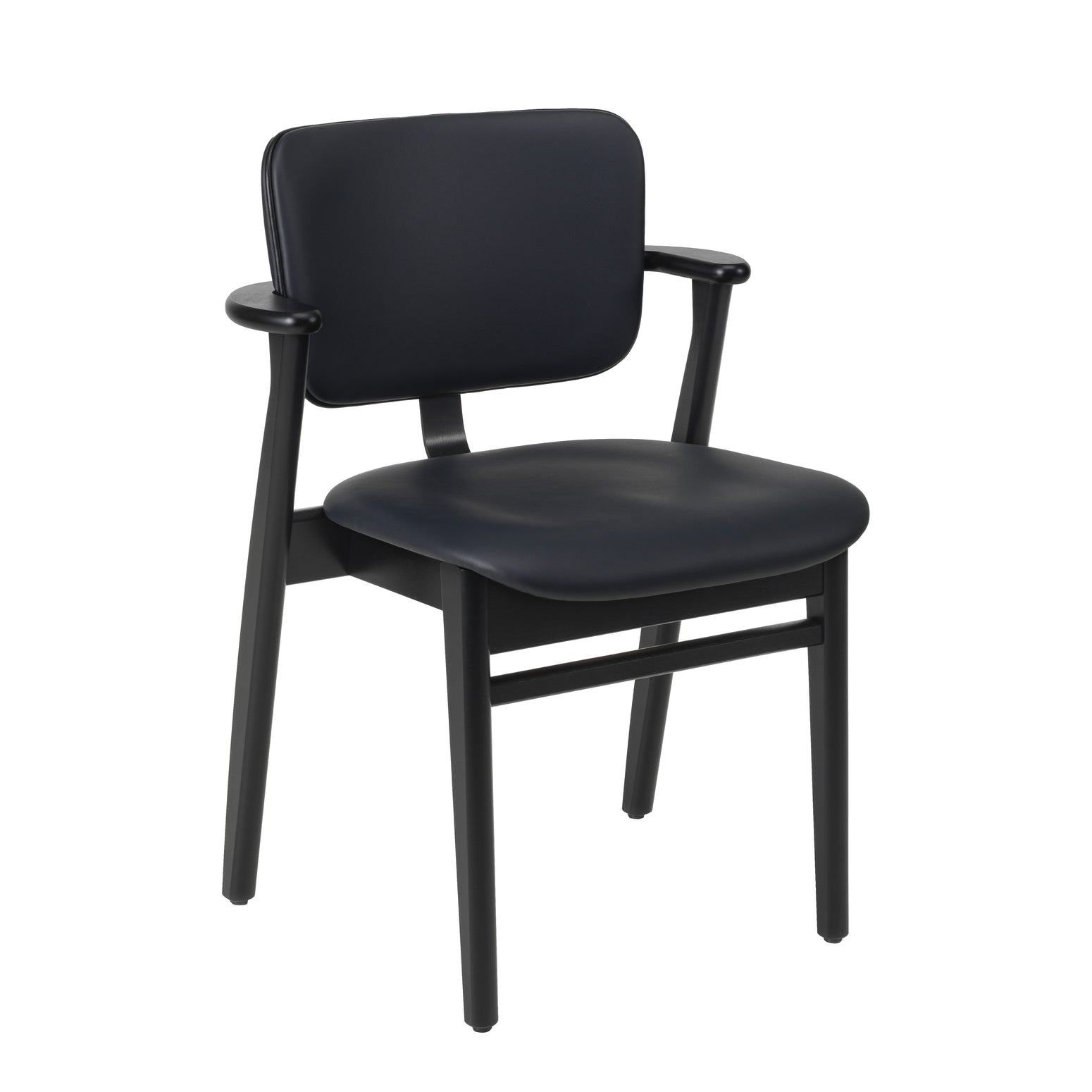 Stolen Domus Chair fra Artek i svartbeiset bjørk med mørkeblått skinn og svart kantbise i skinn