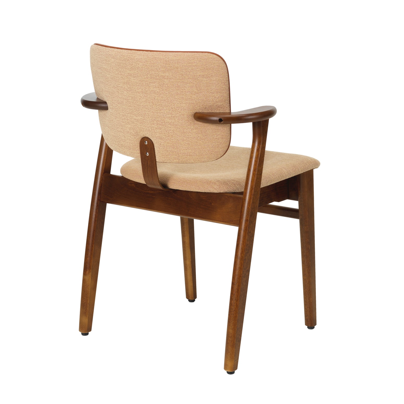 Stolen Domus Chair fra Artek i valnøttbeiset bjørk med beige tekstil og konjakkfarget kantbise i skinn