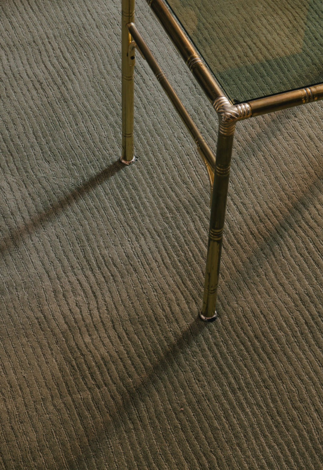 Layered Drift ullteppe i fargen Olive