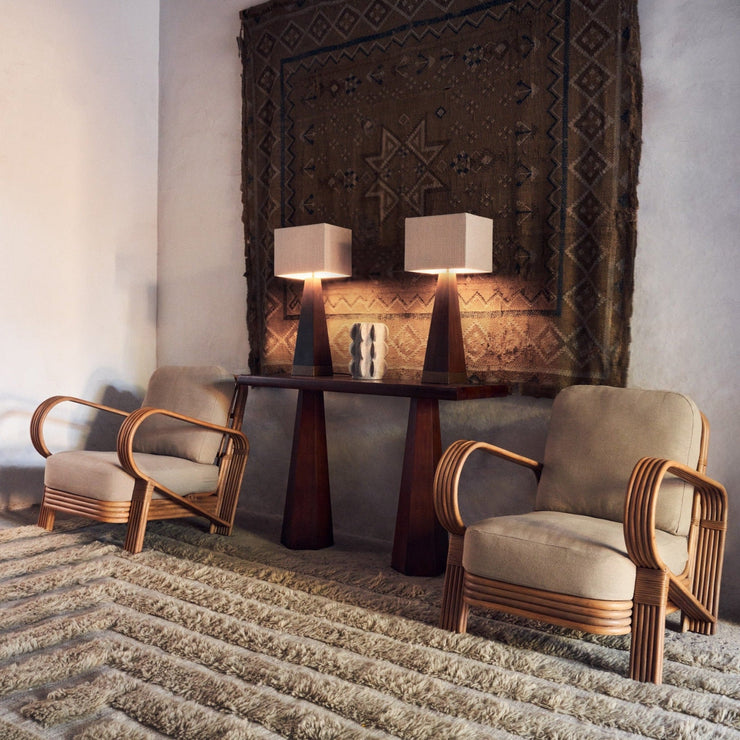 Lenestolen Bamboo Lounge Chair fra Dusty Deco med puter i beige tekstil