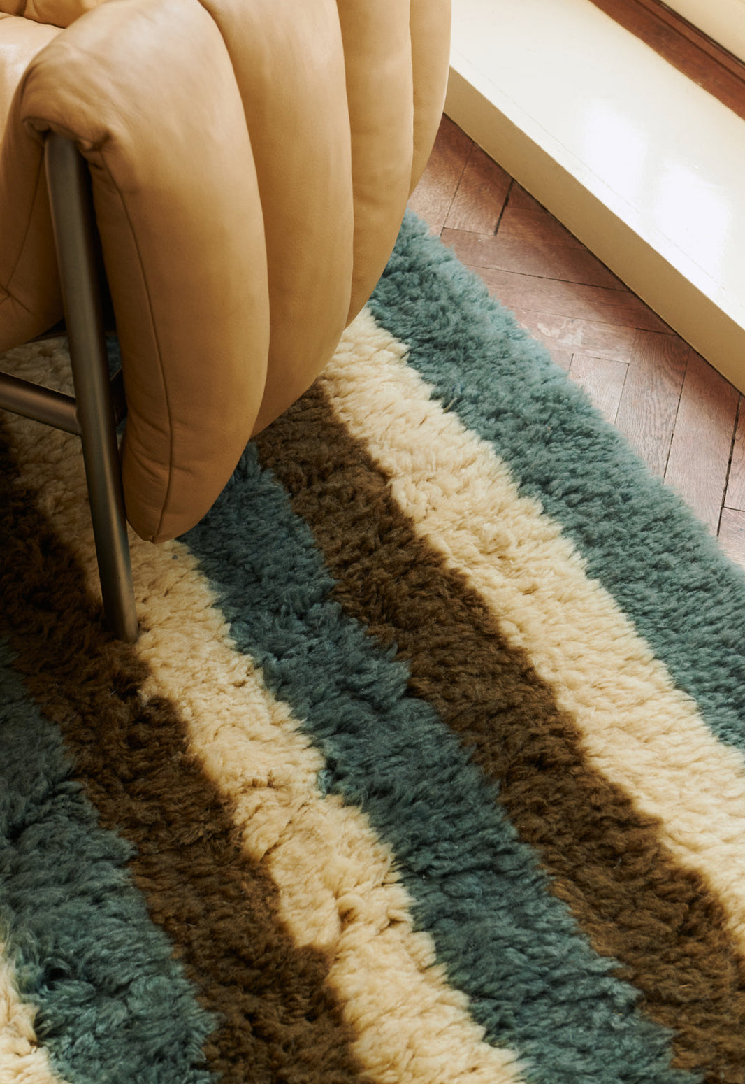Teppet Shaggy Arable Land fra samarbeidskolleksjonen mellom Layered og Evelina Kroon.