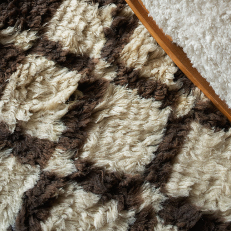 Teppet Shaggy Chestnut fra samarbeidskolleksjonen mellom Layered og Evelina Kroon.