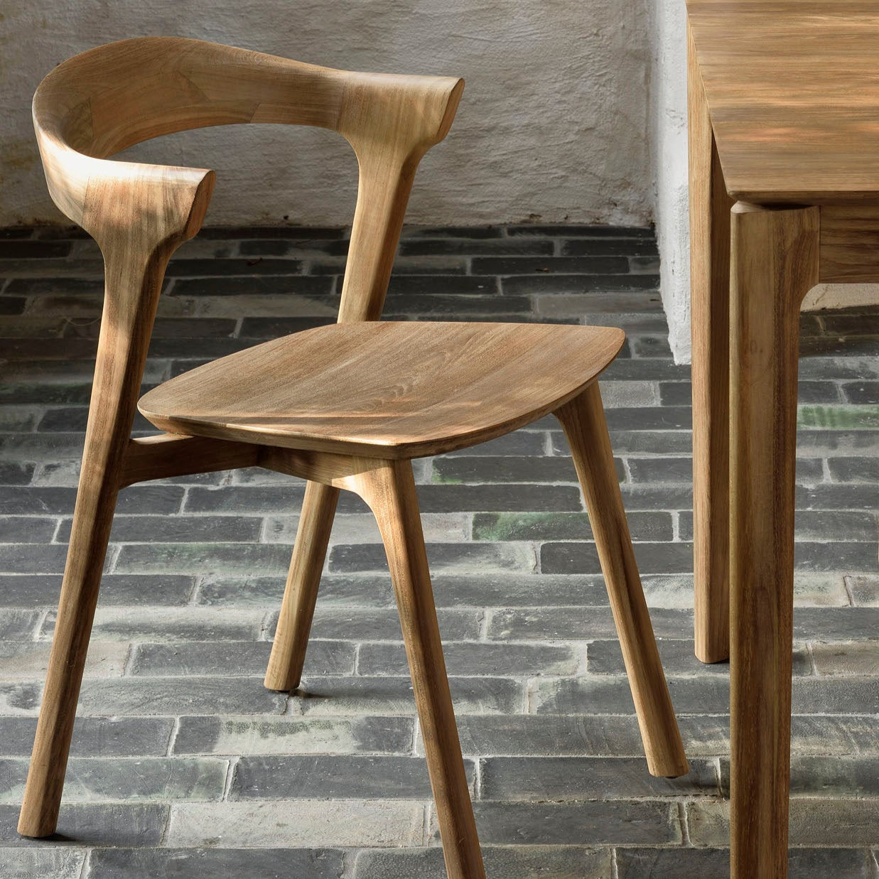 Spisestol Bok Dining Chair fra Ethnicraft med finish i ubehandlet teak