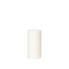 Kubbelys Eco Pillar Candle Pure White fra Broste Copenhagen er et klassisk hvitt kubbelys i ren stearin, Ø10 cm x H20 cm.
