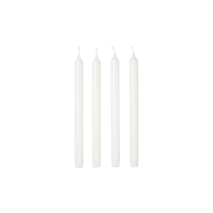 4-pakning med hvite lys: Eco Taper Candle Pure White fra Broste Copenhagen