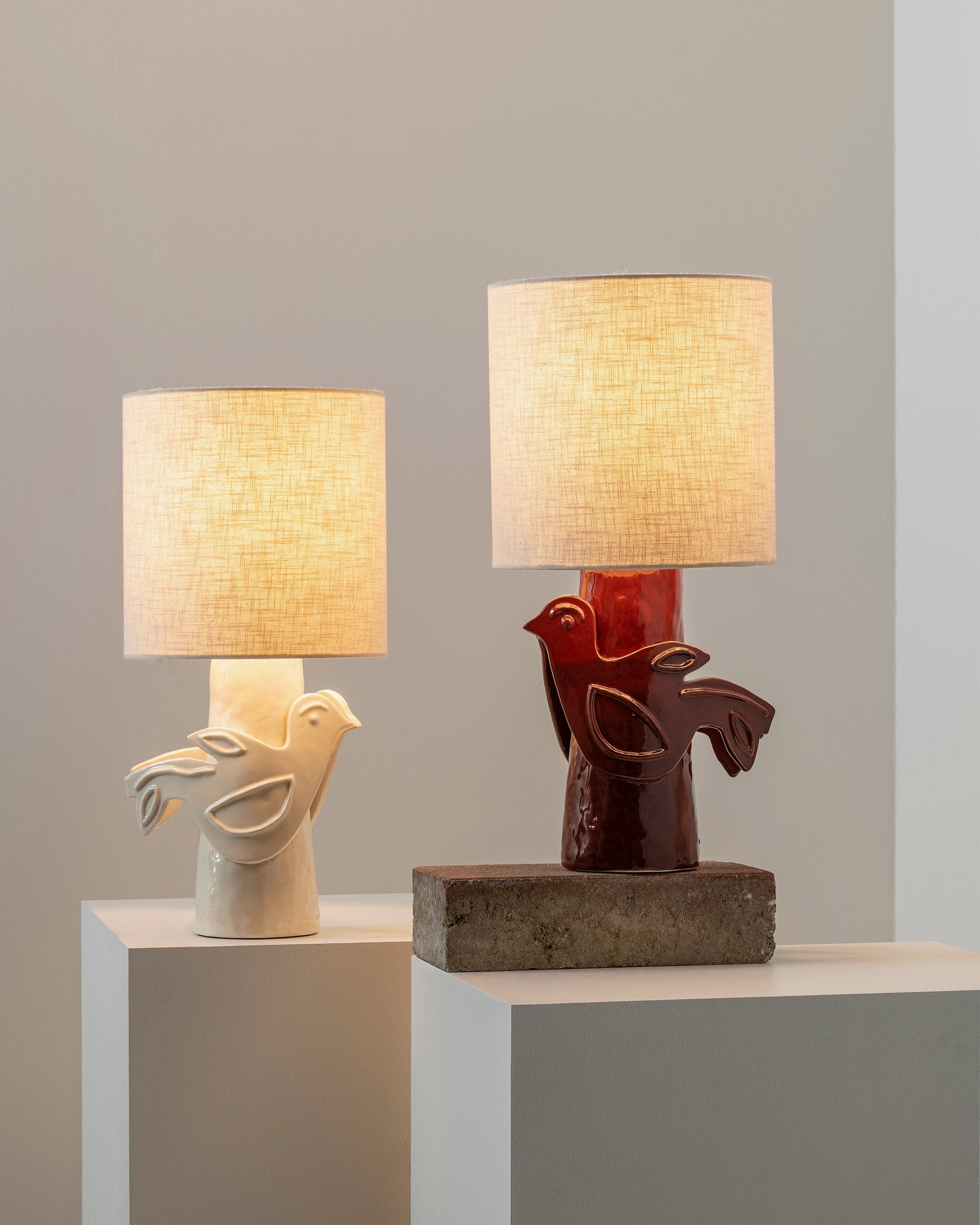 Bordlampe Paloma fra Serax, hvit og rød