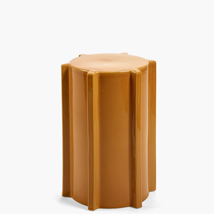 Sidebord Pawn Geometrical fra Serax i okergult