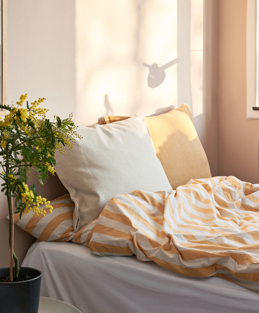 Få det fint – enkelt! Putene Plica fra Hay er superfine i sengen, i sofaen og dagsengen – overalt hvor det er deilig med litt ekstra komfort! Putene kommer i flere ulike typer tekstiler, alle i nøytrale toner og med fine strukturer.