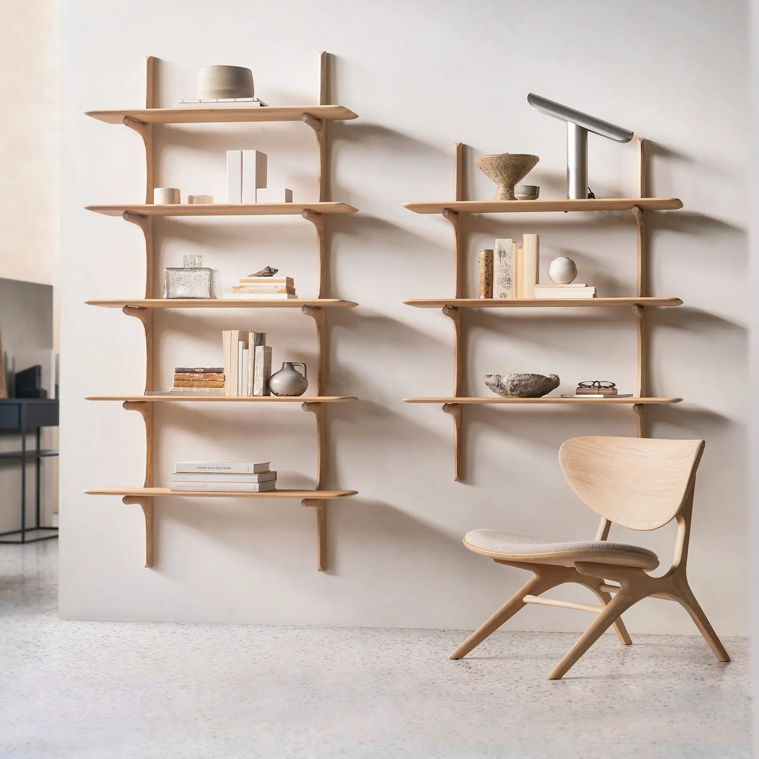 Vegghyllene PI er like fine plassert i stuen, spisestuen eller på kjøkkenet som på et hjemmekontor, i gangen eller soverommet.