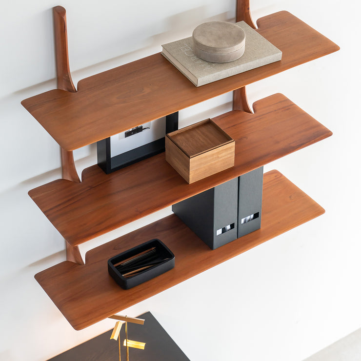 Vegghengt hylle Pl Wall Shelf fra Ethnicraft, i heltre mahogni