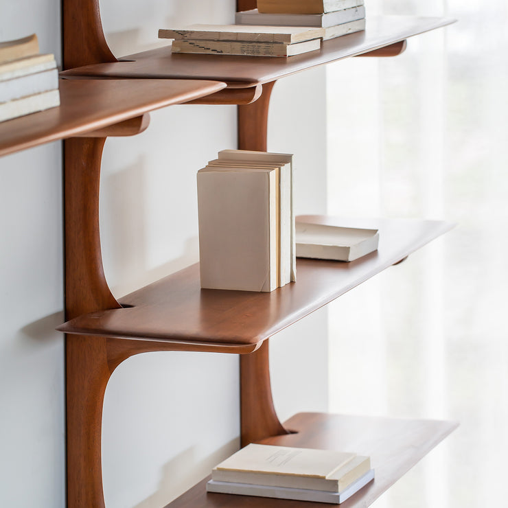 Vegghengt hylle Pl Wall Shelf fra Ethnicraft, i heltre mahogni