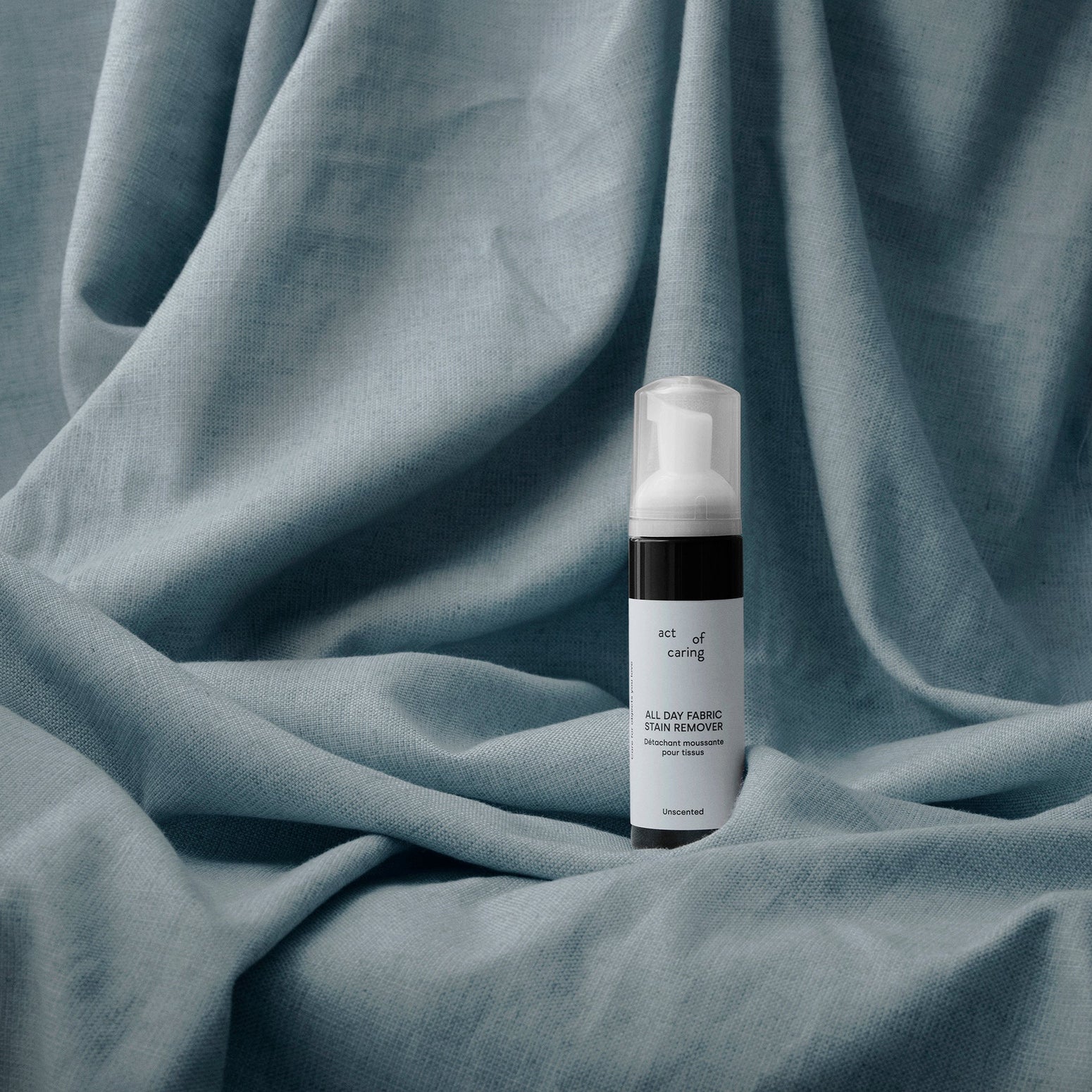 Flekkfjerner All Day Fabric Stain Remover fra Act of Caring.