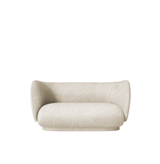 Sofa Rico 2 seter fra Ferm Living i tekstilet  Utzon-Can Lis (lys beige mønstret)