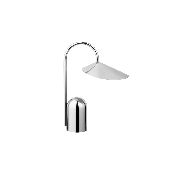 Oppladbar bordlampe Arum Portable Lamp fra Ferm Living.