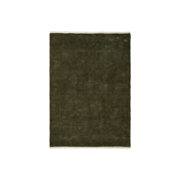 Teppe Firth Jute Rug 170 x 240 cm i fargen mørkegrønn (Dark Olive) fra Ferm Living.