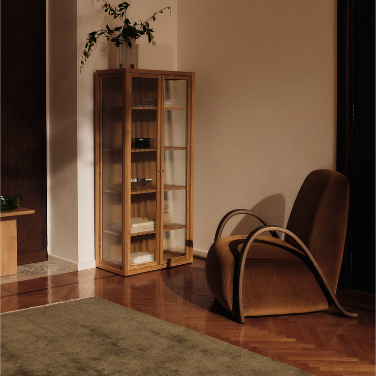 Teppe Firth Jute Rug i fargen mørkegrønn (Dark Olive) fra Ferm Living.