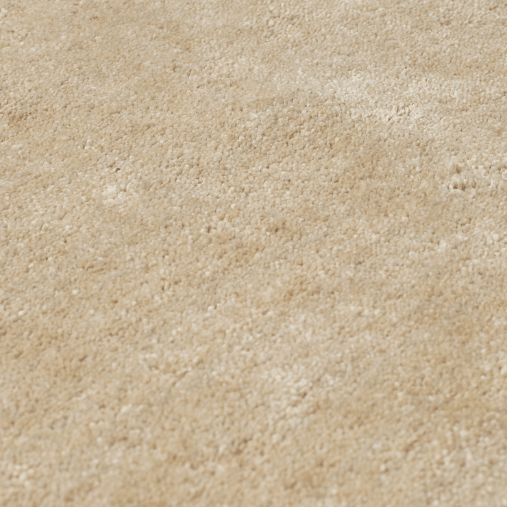 Teppe Firth Jute Rug i fargen sand (Off-white) fra Ferm Living.