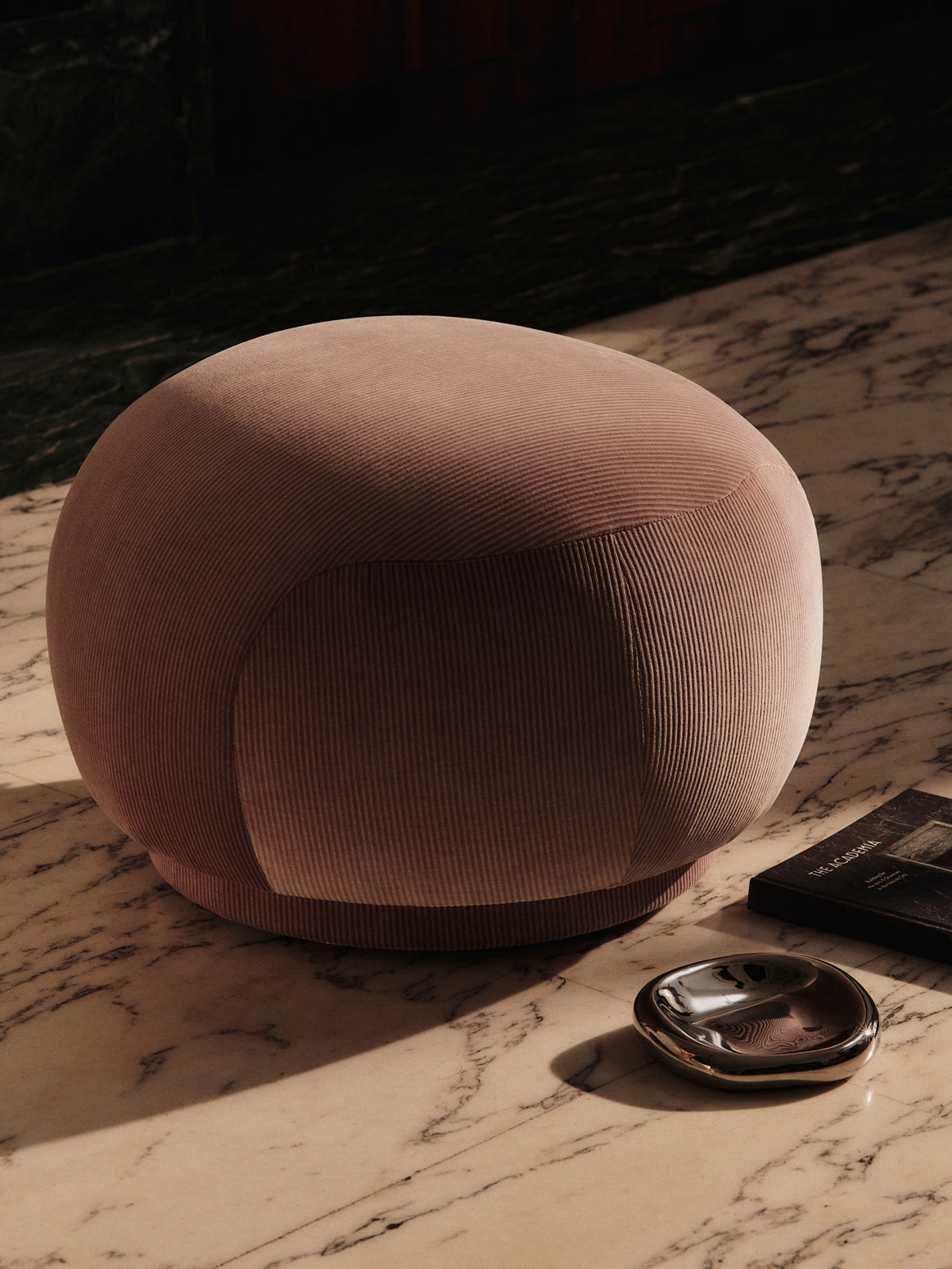 Puff Rico fra Ferm Living i tekstilet Devoré Velvet, farge Blush