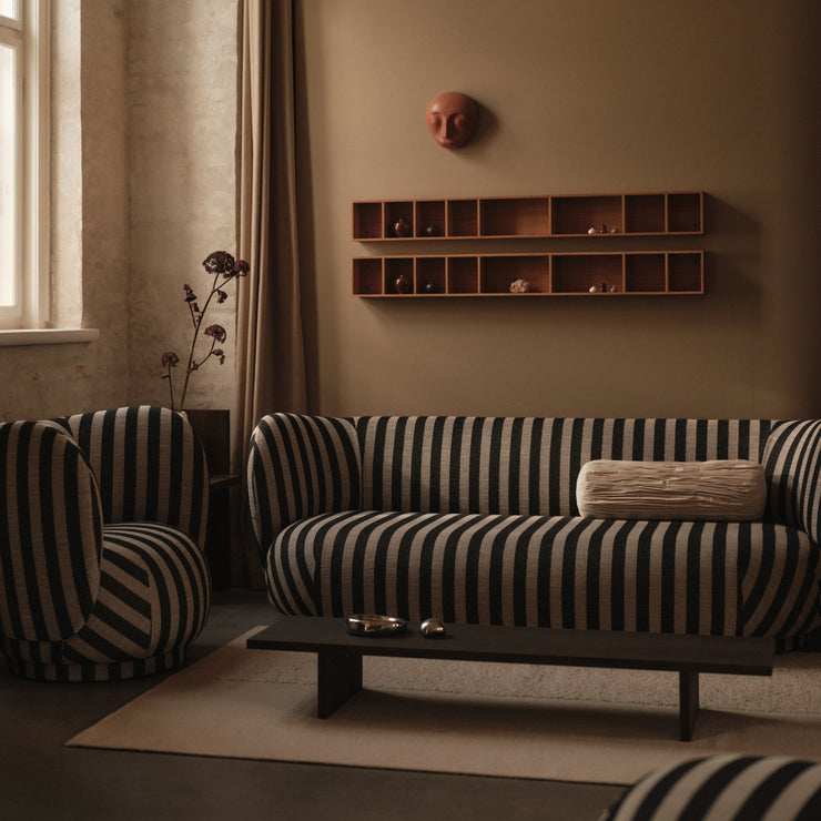 Sofa Rico 3 seter og lenestol Rico fra Ferm Living i tekstilet Louisiana