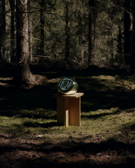 Skulpturene Bellure Piece Round i sølv fra Ferm Living.