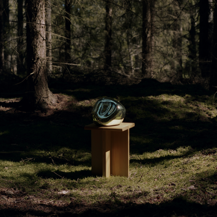 Skulpturene Bellure Piece Round i sølv fra Ferm Living.