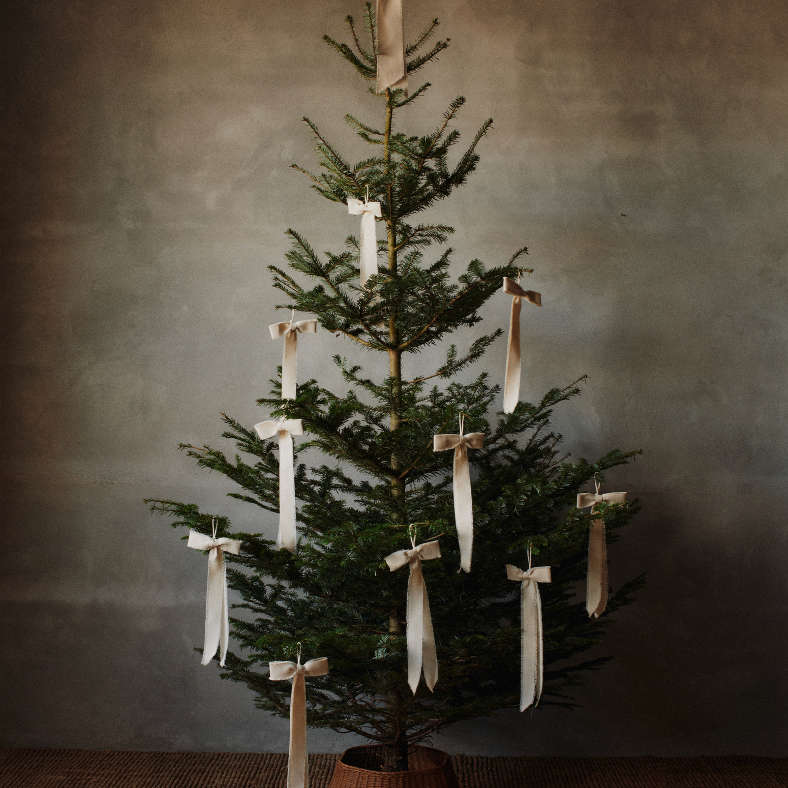 Sløyfe Bow Decoration Small, sett på 2 stk fra Ferm Living.