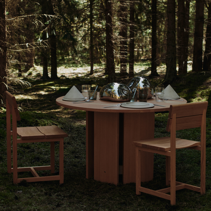 Skulpturene Bellure Piece Oval og Round i sølv fra Ferm Living.