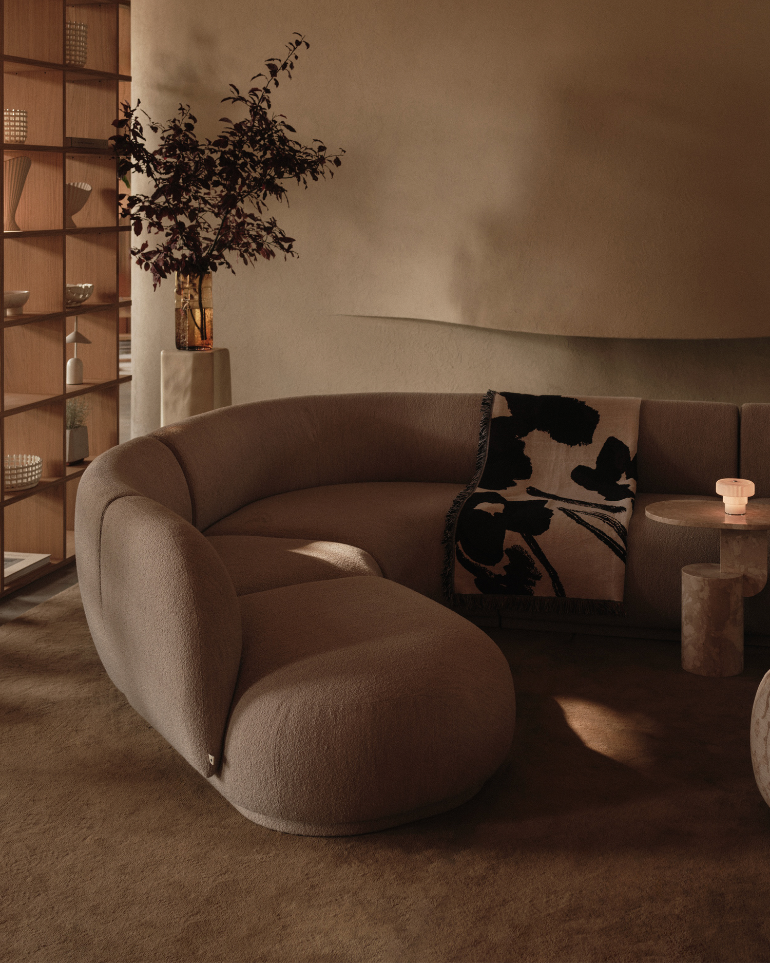 Pledd Cilla Tapestry Blanket fra Ferm Living.