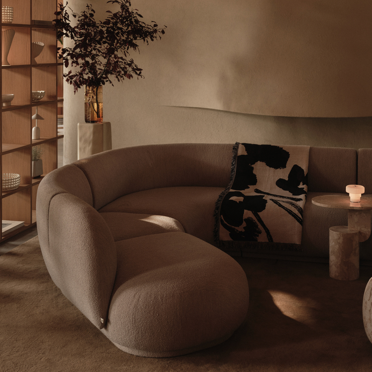 Pledd Cilla Tapestry Blanket fra Ferm Living.