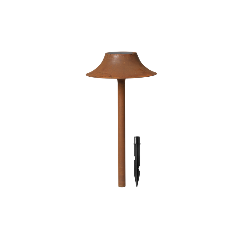 Lampen er robust og enkel å plassere i jord, grus eller bed